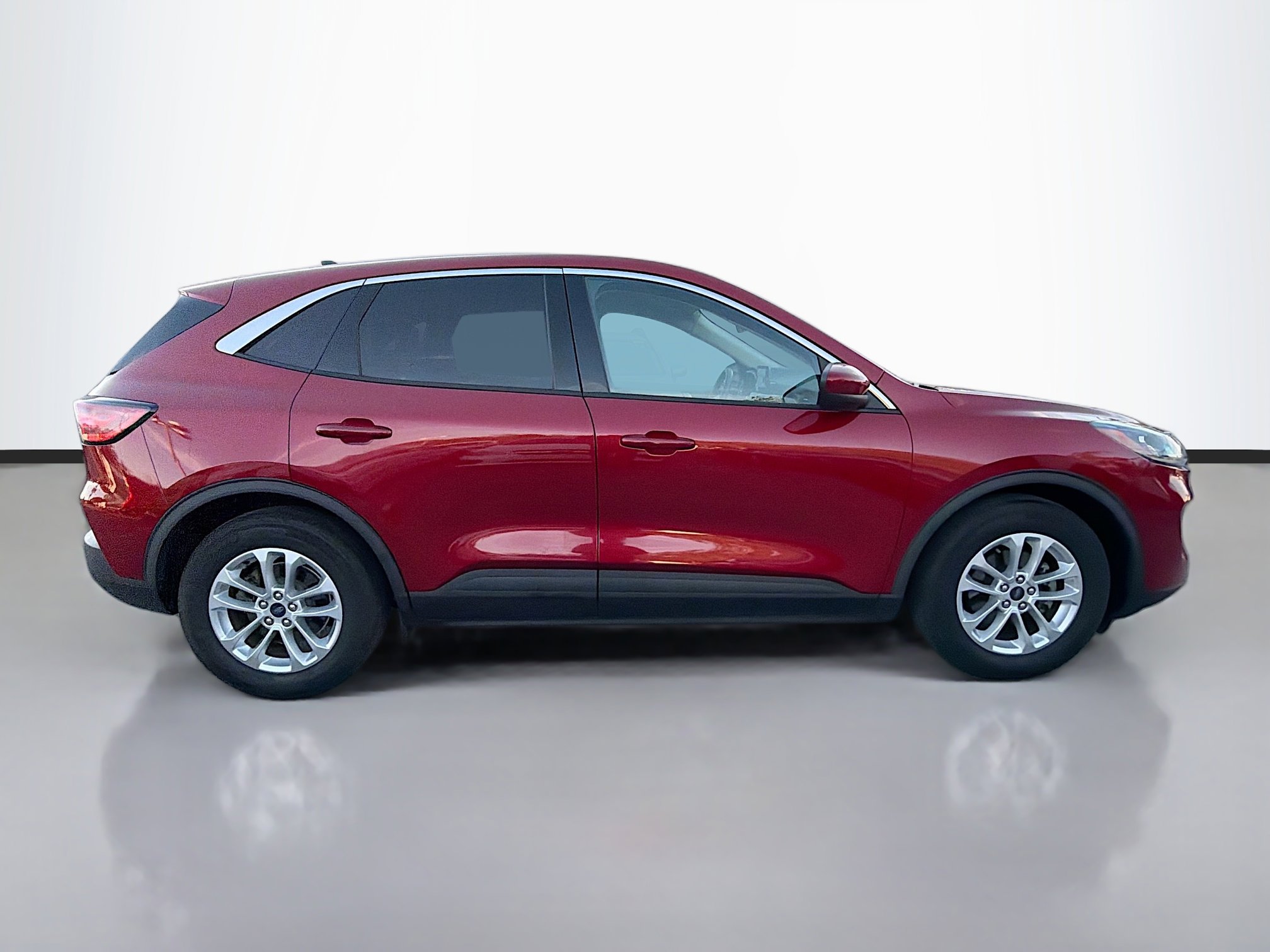Used 2020 Ford Escape SE image 2