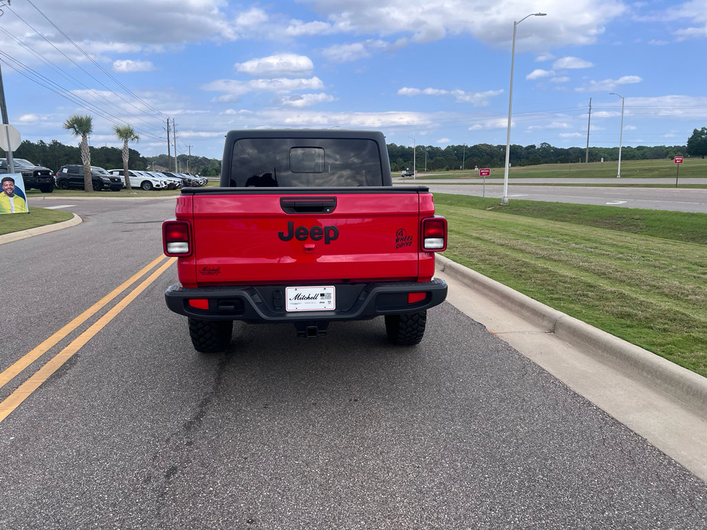 Certified 2023 Jeep Gladiator Sport AWD/4WD image 7