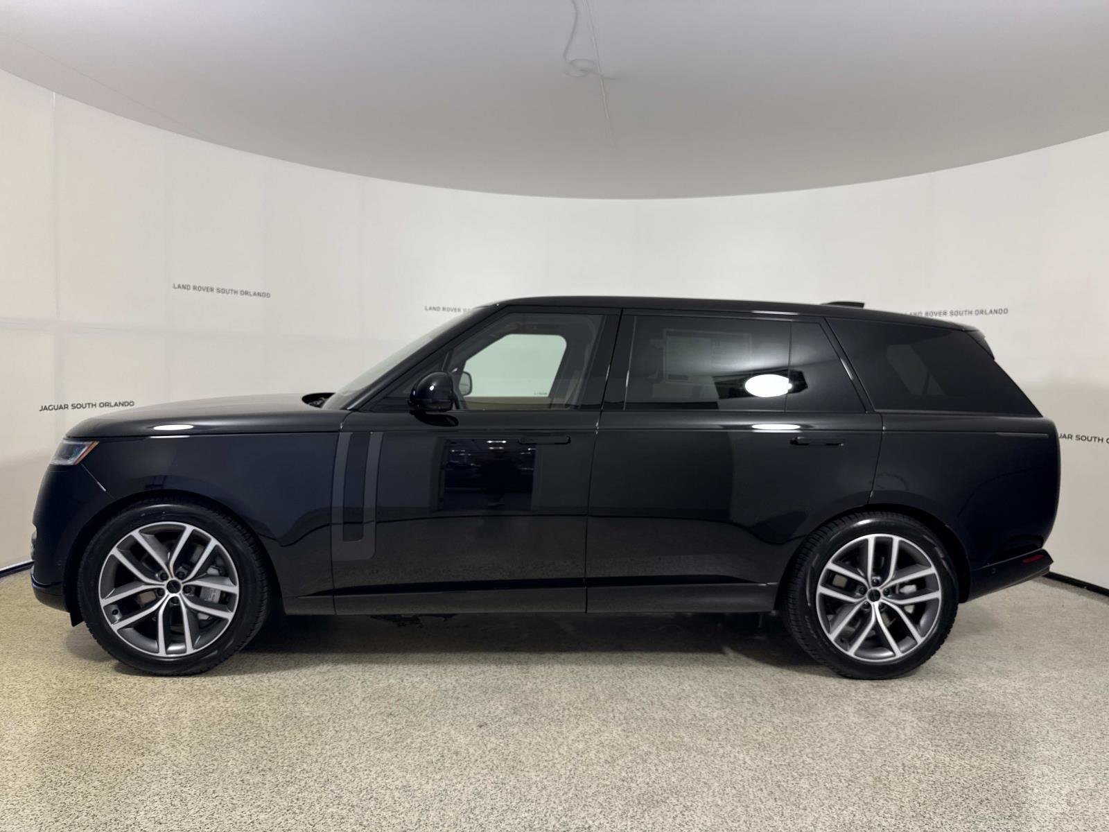 New 2026 Land Rover Range Rover Long Wheelbase SE AWD/4WD image 2