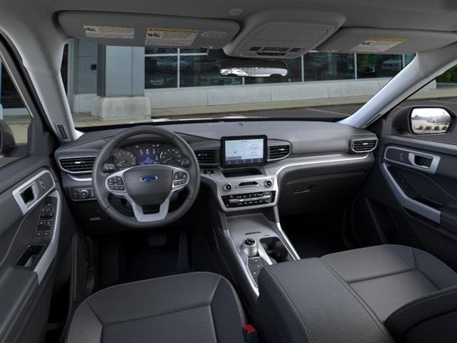 New 2024 Ford Explorer XLT w/ Equipment Group 202A image 9