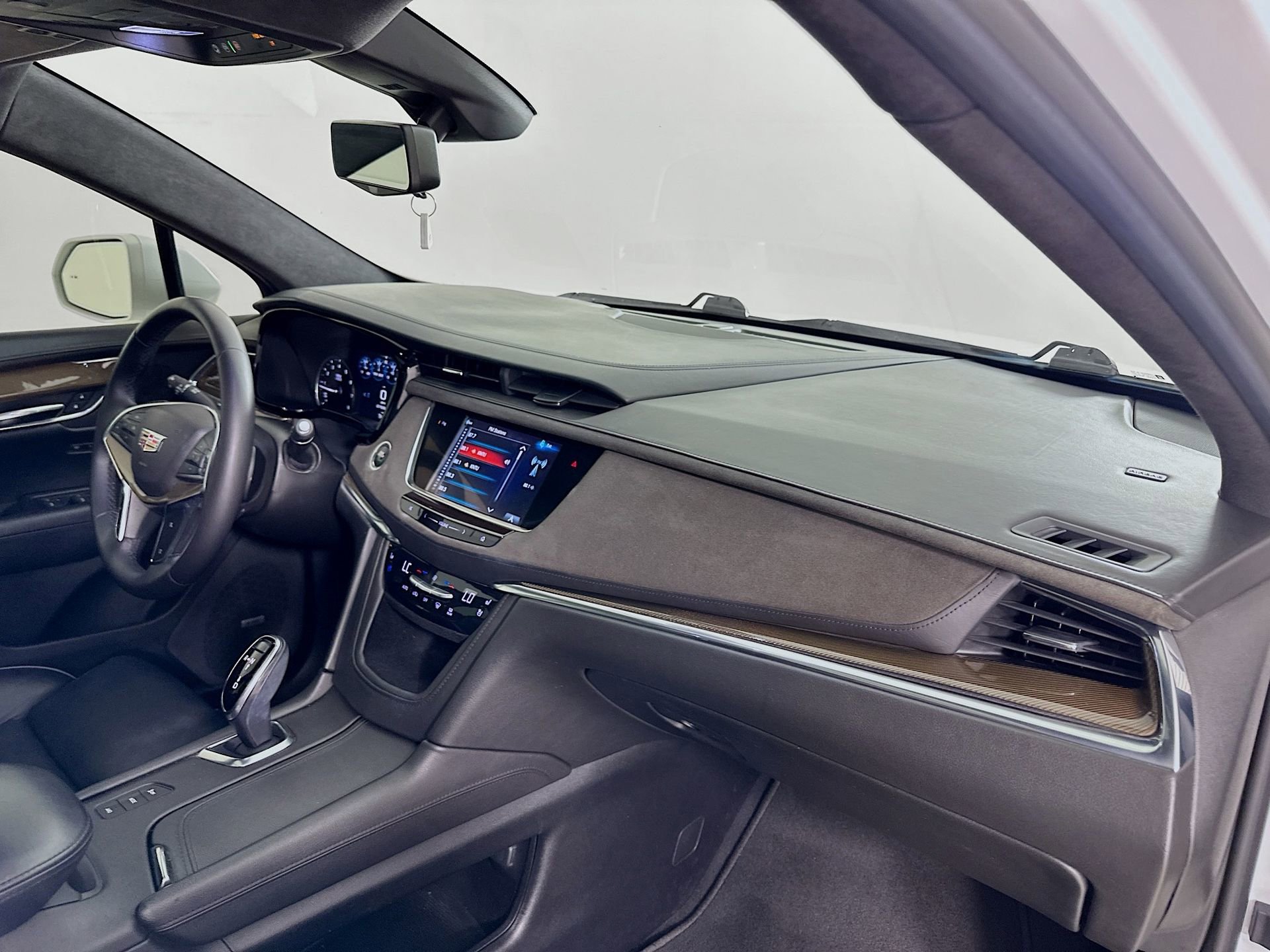 Used 2017 Cadillac XT5 Platinum image 31