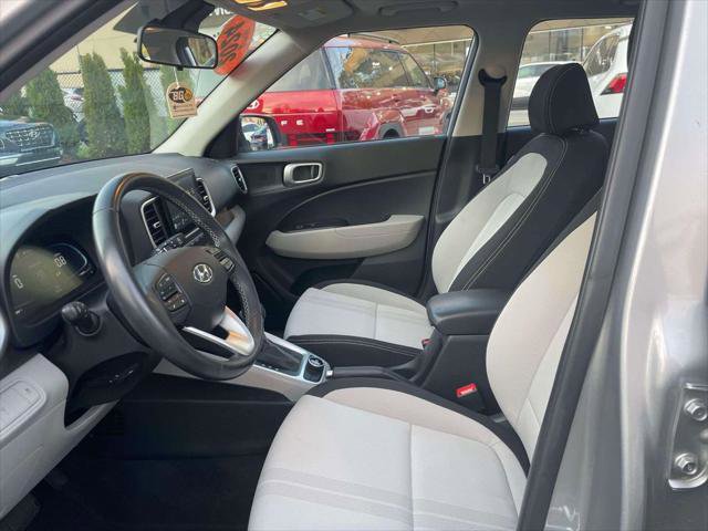 Certified 2024 Hyundai Venue SEL FWD image 14