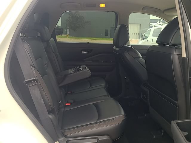 Used 2024 Nissan Pathfinder SL AWD/4WD image 31