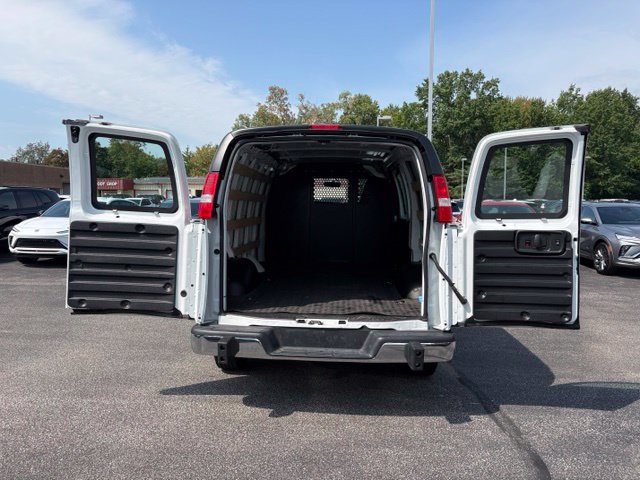 Used 2025 Chevrolet Express 2500 w/ Driver Convenience Package RWD image 8