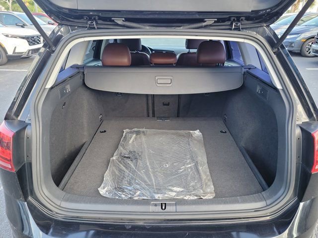 Used 2017 Volkswagen Golf Alltrack S image 11