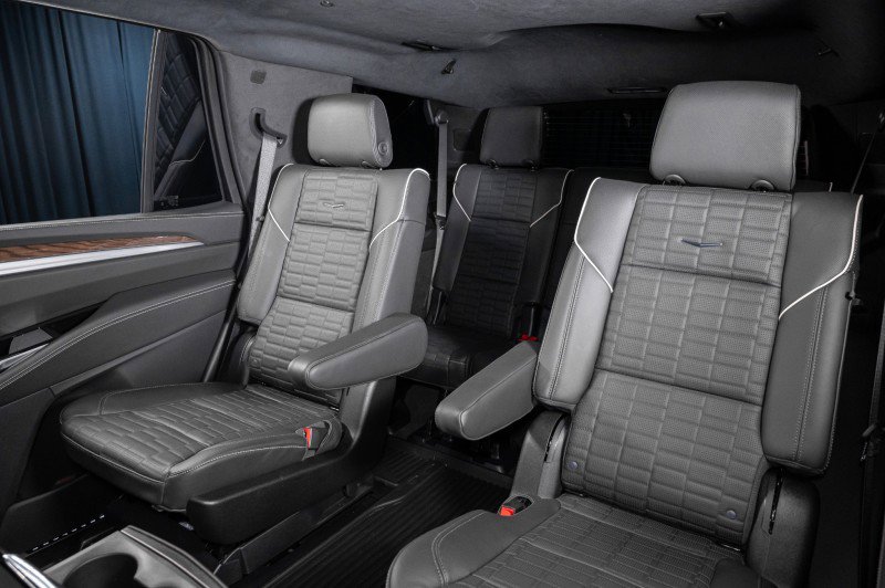 Used 2026 Cadillac Escalade Platinum Sport w/ LPO, ONYX Package AWD/4WD image 35