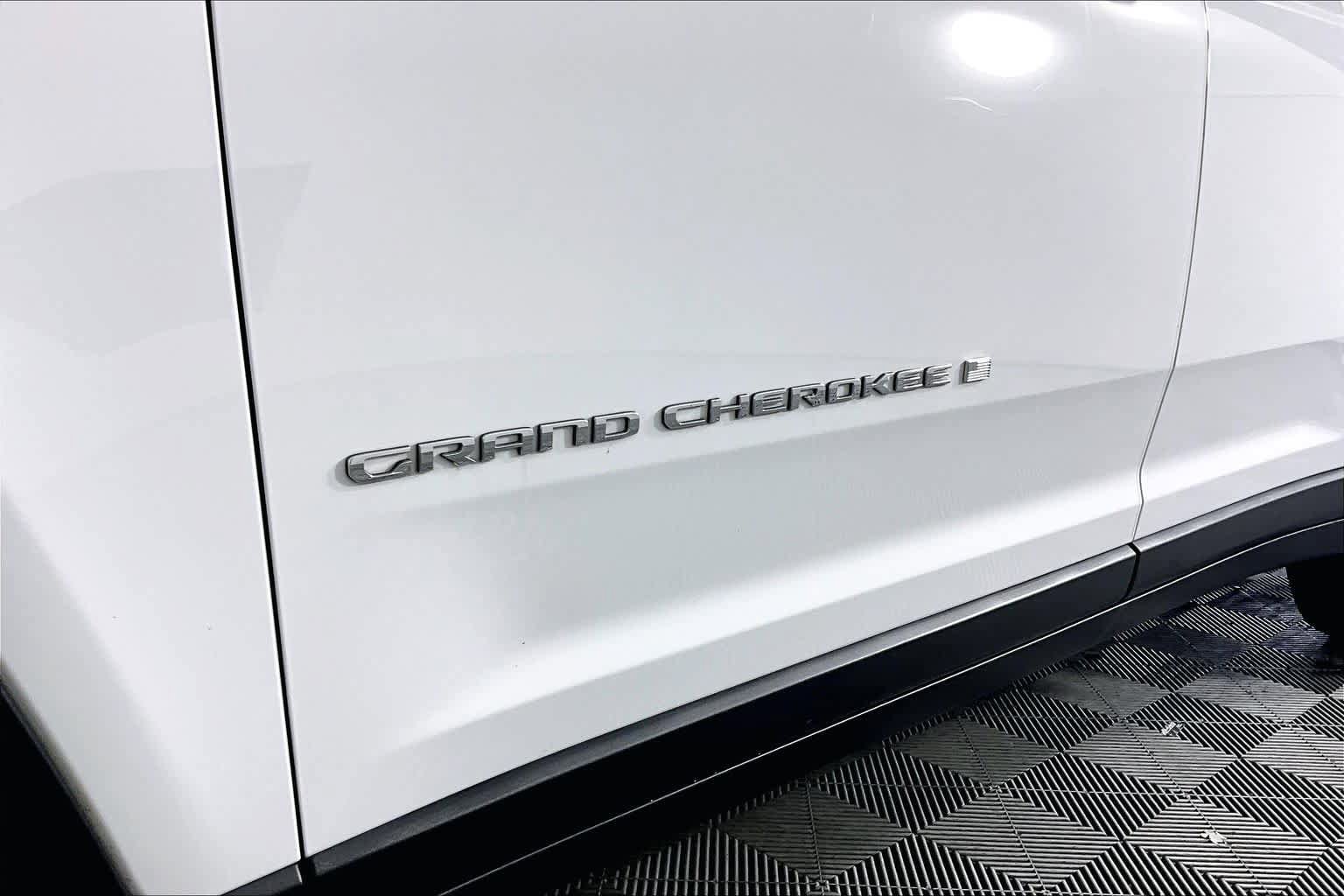 Used 2021 Jeep Grand Cherokee L Laredo w/ Luxury Tech Group I image 30