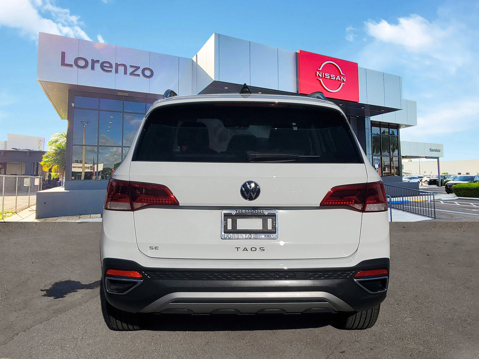 Used 2024 Volkswagen Taos SE image 6