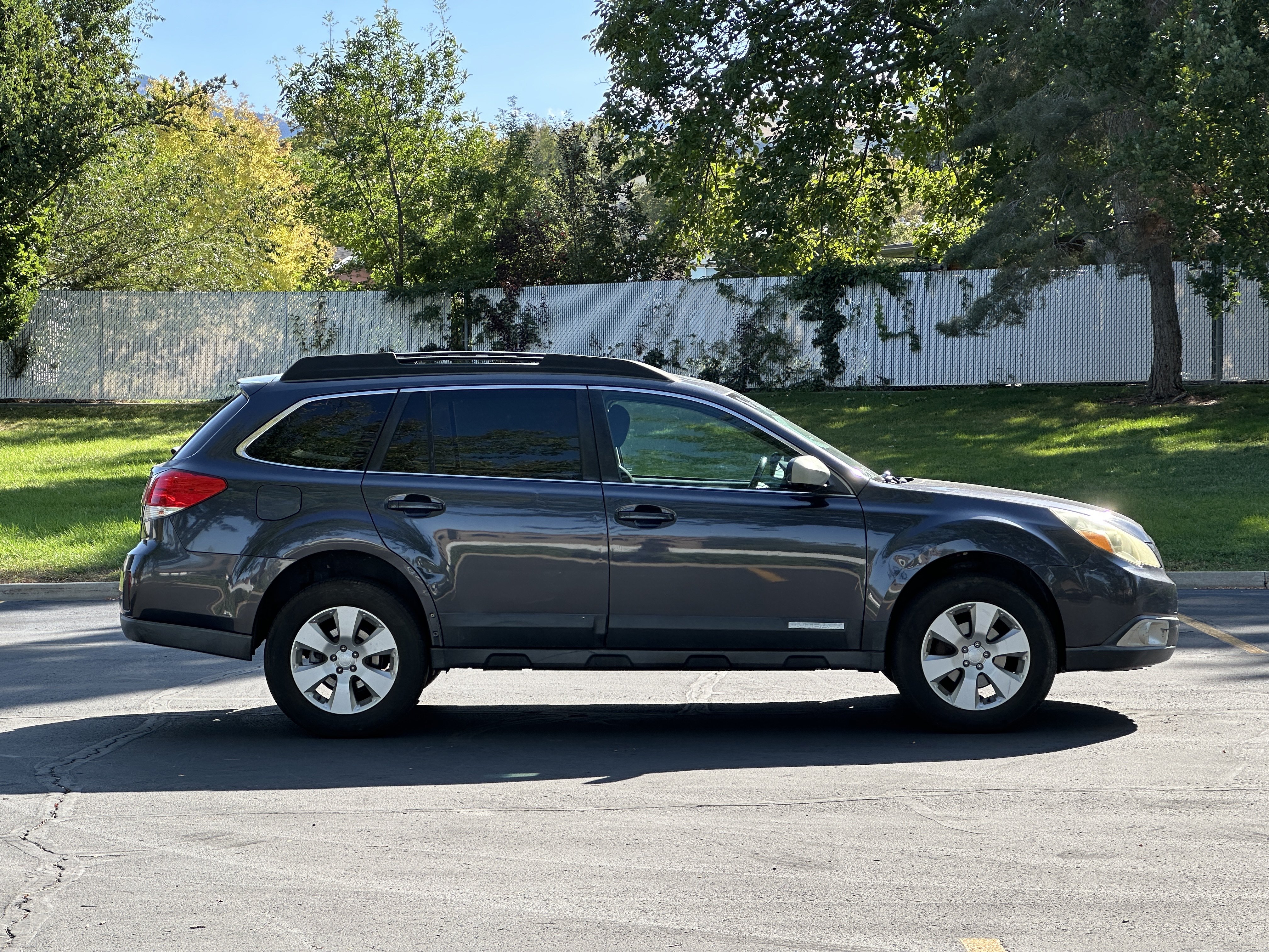 Used 2011 Subaru Outback 2.5i Premium AWD/4WD image 3