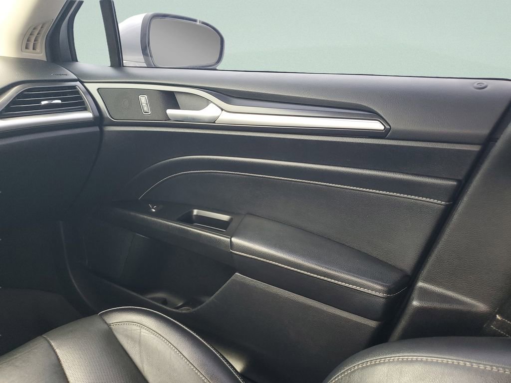 Used 2018 Ford Fusion Titanium image 16