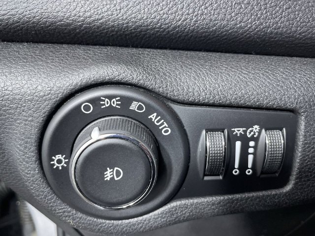 Used 2015 Chrysler 200 S w/ Comfort Group FWD image 29