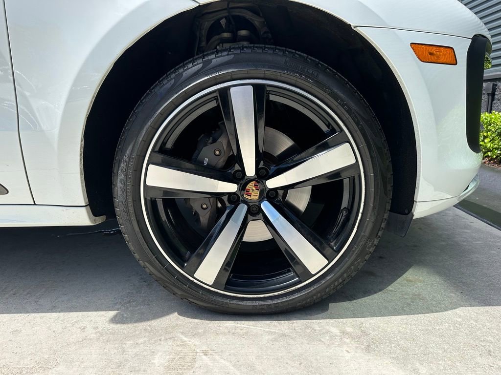 Certified 2023 Porsche Macan Turbo image 15