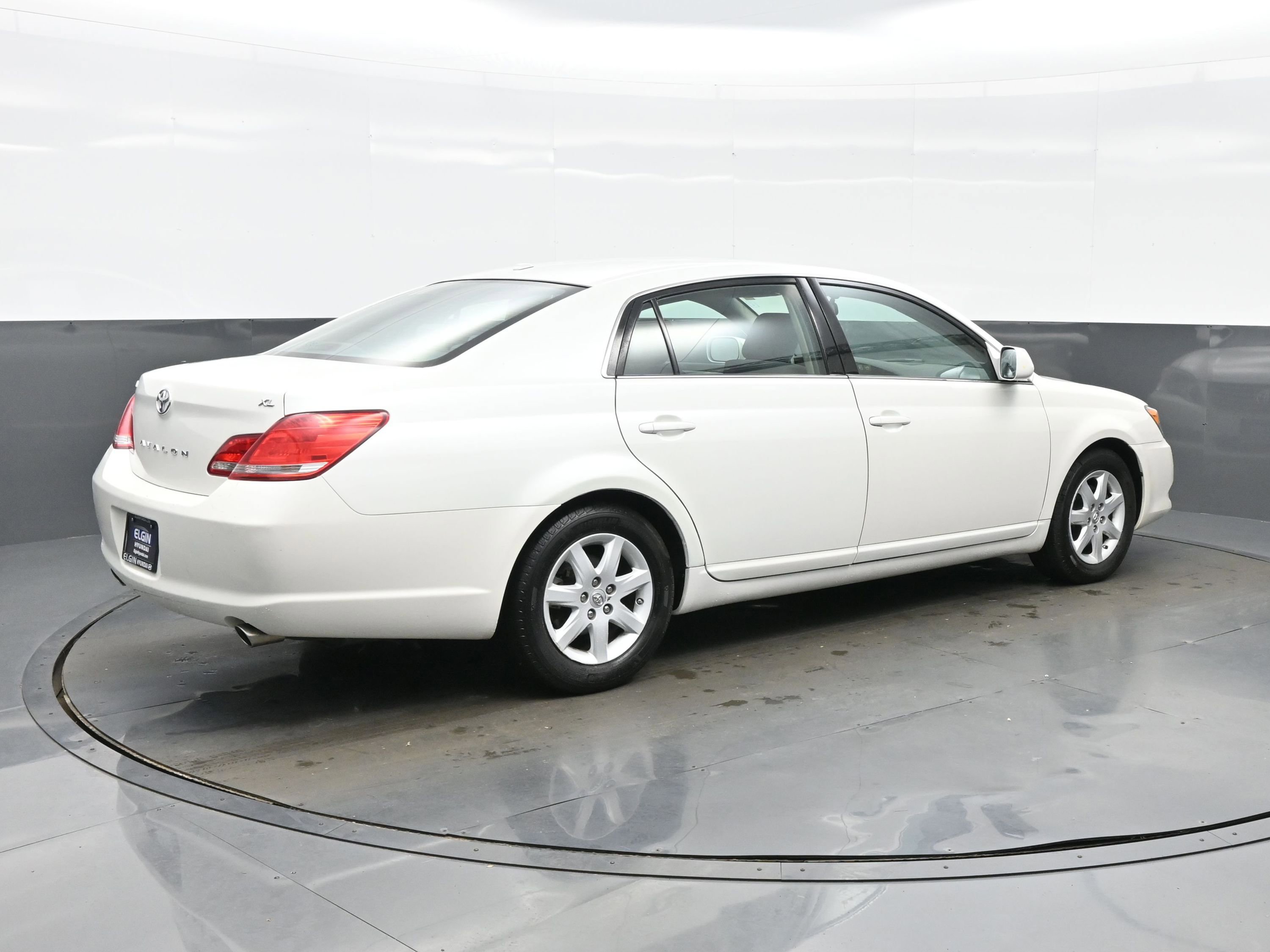 Used 2010 Toyota Avalon XL FWD image 6