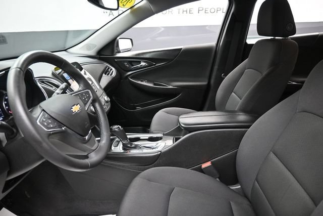 Used 2017 Chevrolet Malibu LT FWD image 16