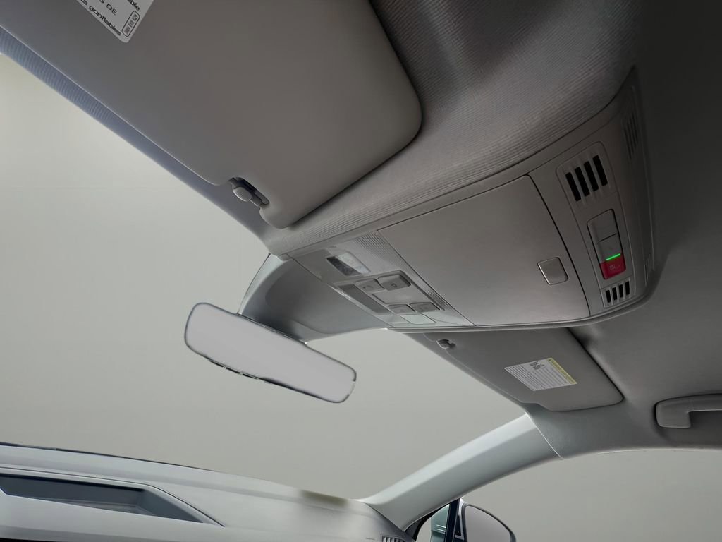 Used 2022 Volkswagen Tiguan SE image 25