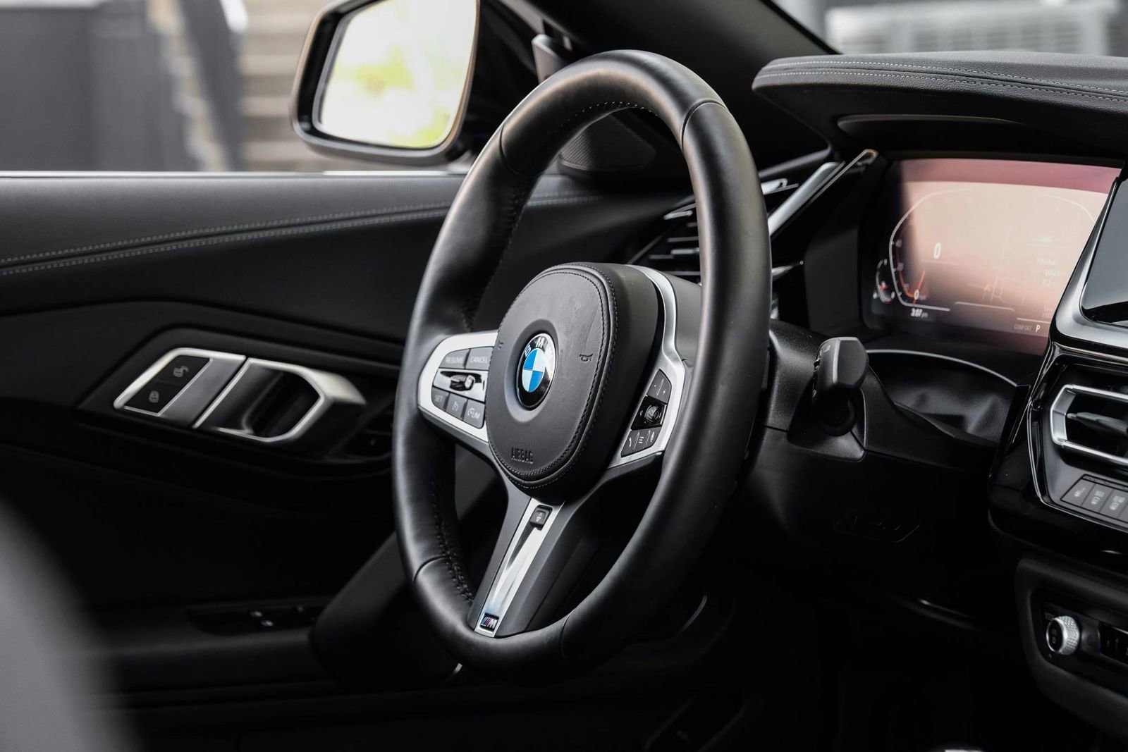 Used 2024 BMW Z4 sDrive30i w/ Convenience Package image 14