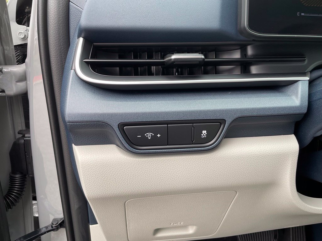 New 2026 Kia Carnival EX FWD image 13