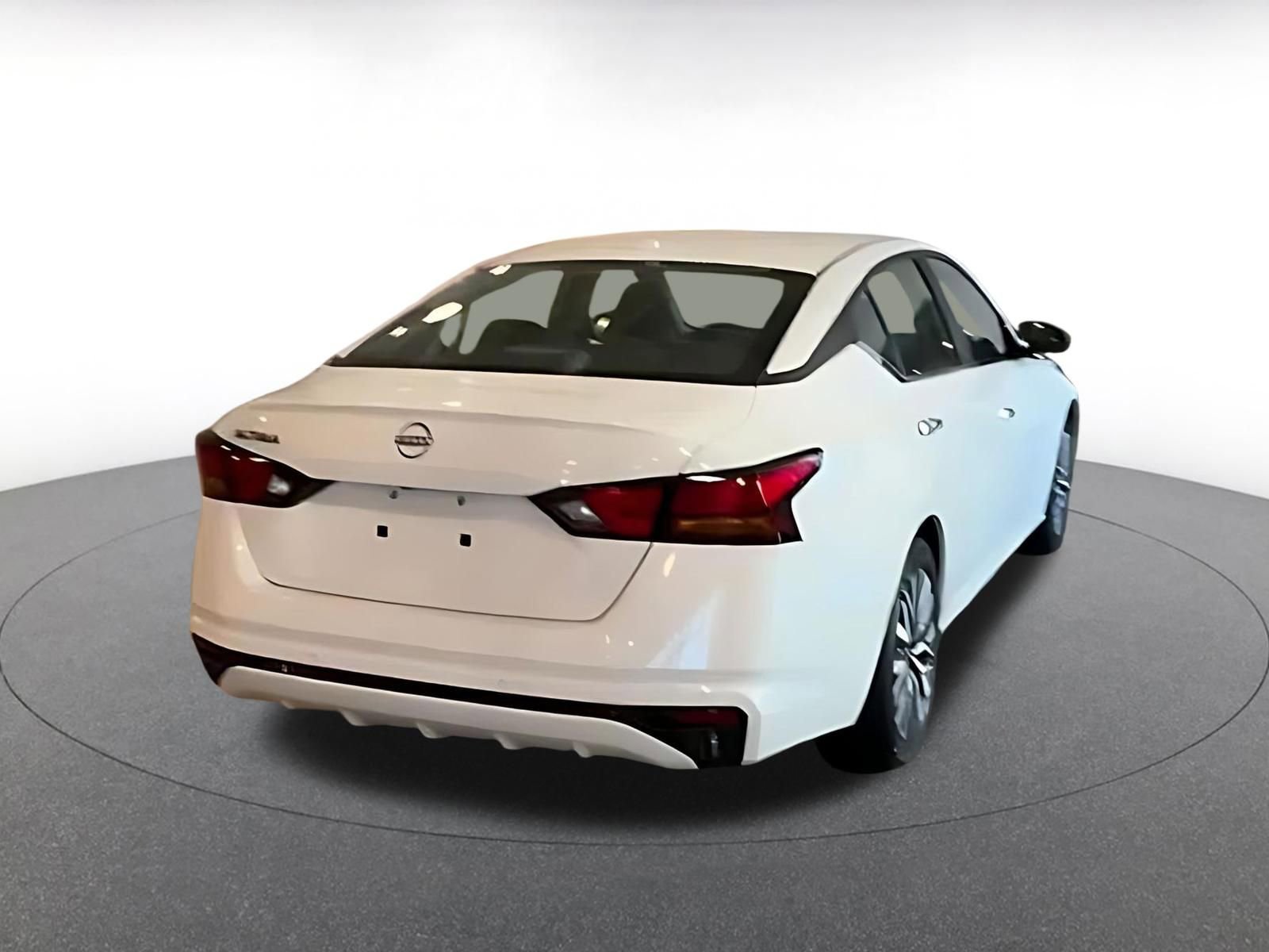 Used 2025 Nissan Altima 2.5 SV image 15