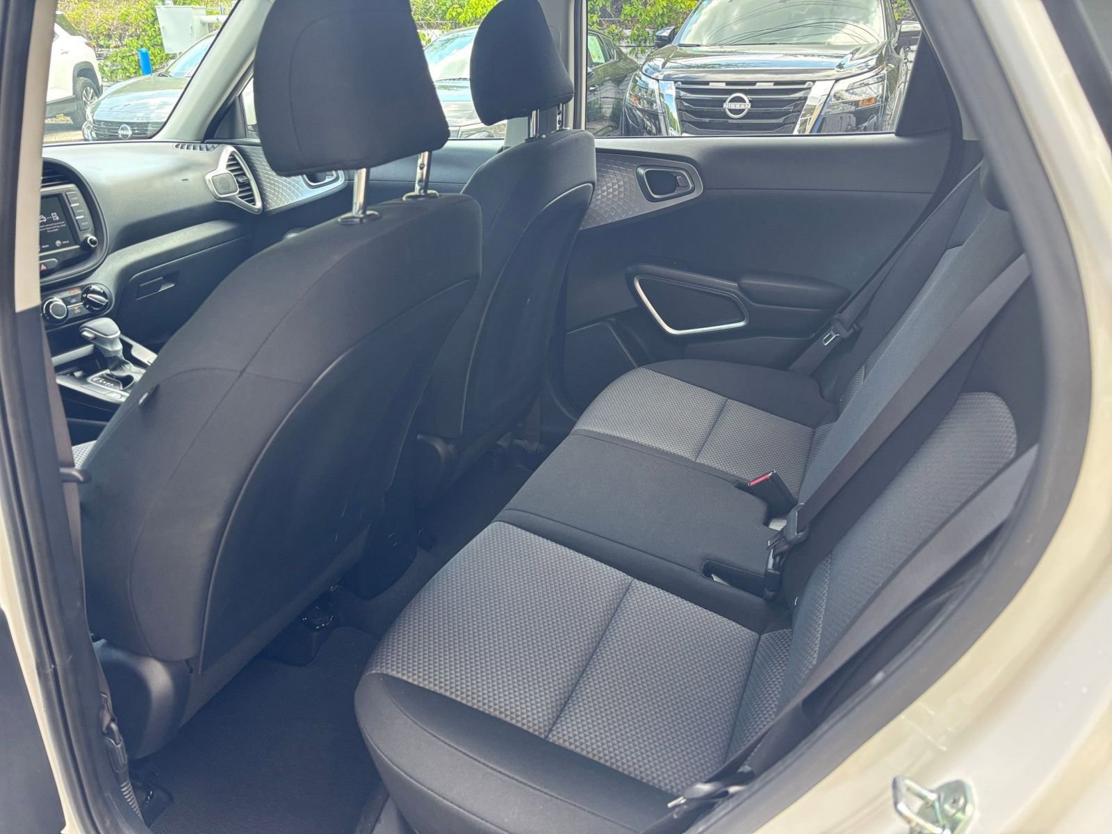 Used 2025 Kia Soul LX w/ LX Technology Package FWD image 35