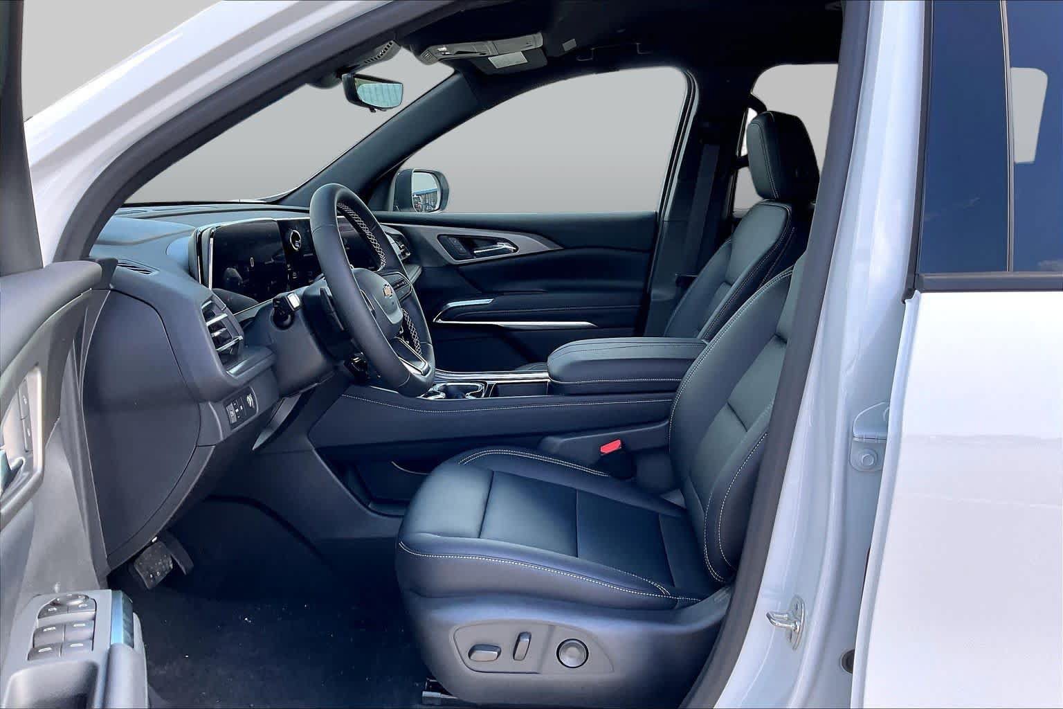 New 2027 Chevrolet Traverse LT w/ Driver Confidence Package FWD image 10
