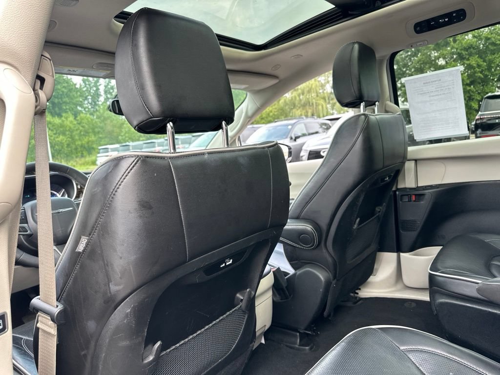Used 2023 Chrysler Pacifica Limited FWD image 38