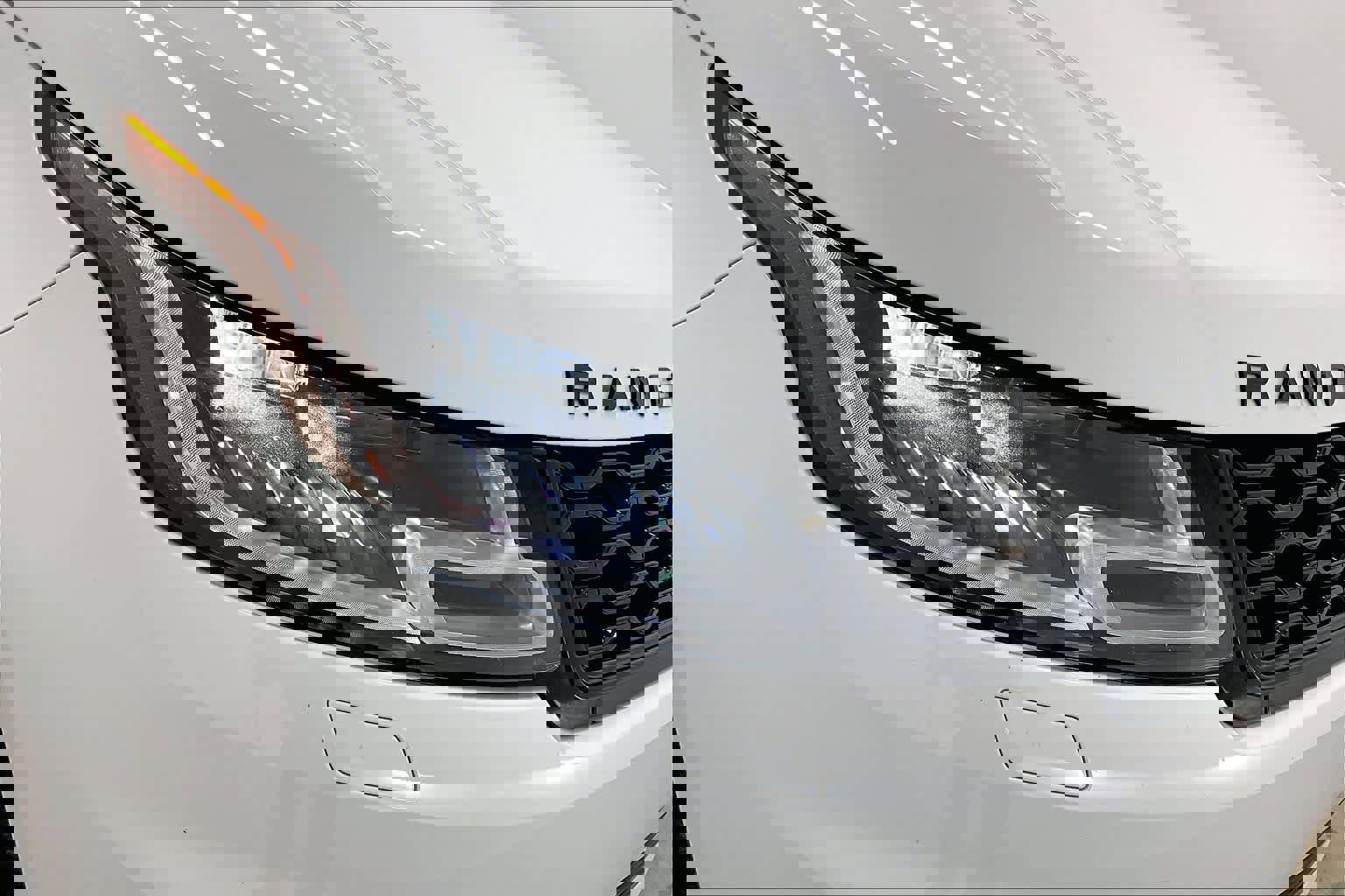 Used 2020 Land Rover Range Rover Sport HST image 28