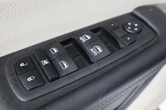 Used 2023 Chrysler Voyager LX FWD image 22