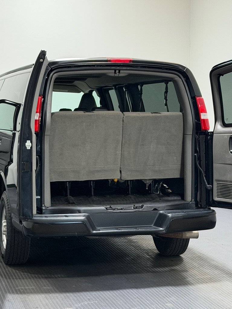 Used 2019 Chevrolet Express 3500 LS RWD image 12