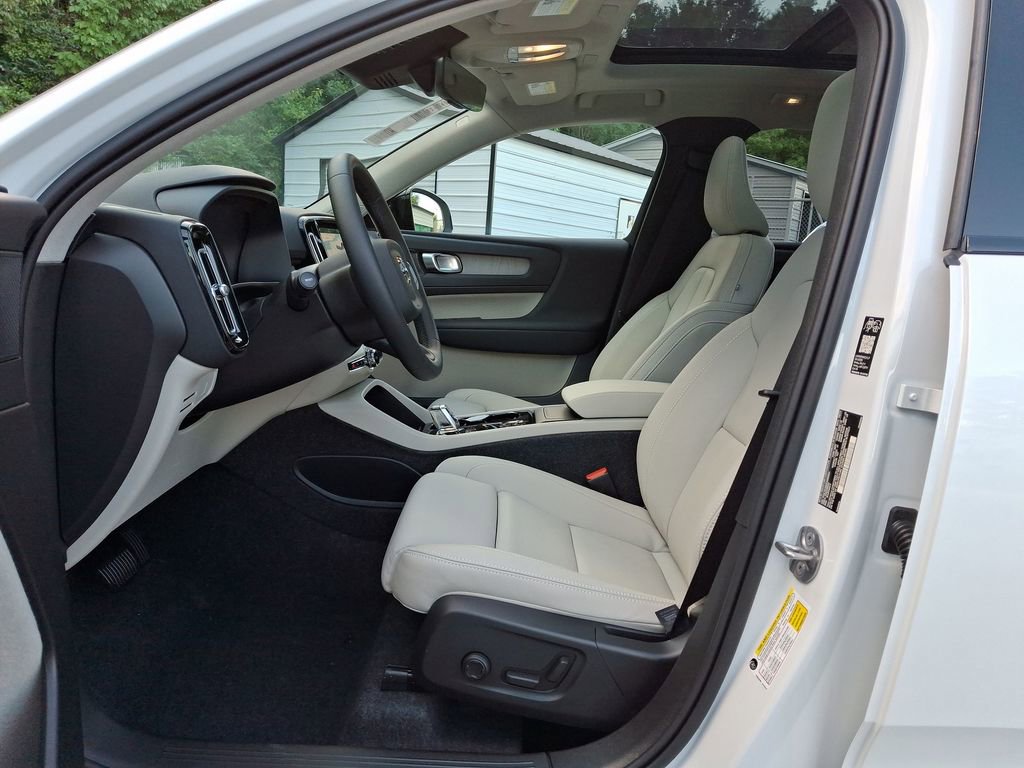 New 2026 Volvo XC40 B5 Ultra w/ Protection Package Premier image 14