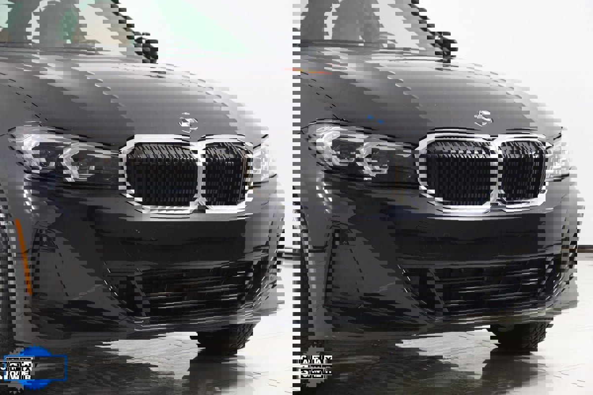 Used 2023 BMW 330i xDrive Sedan w/ Driving Assistance Package image 45