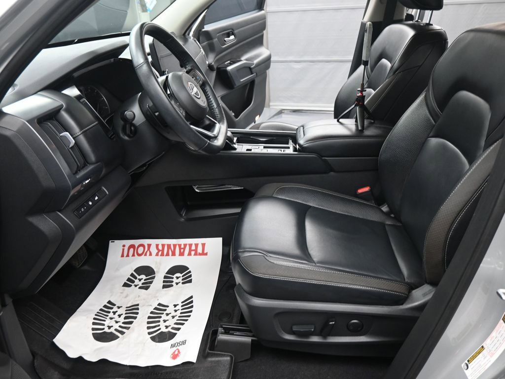 Used 2022 Nissan Pathfinder SL w/ Lighting Package (N92) image 6