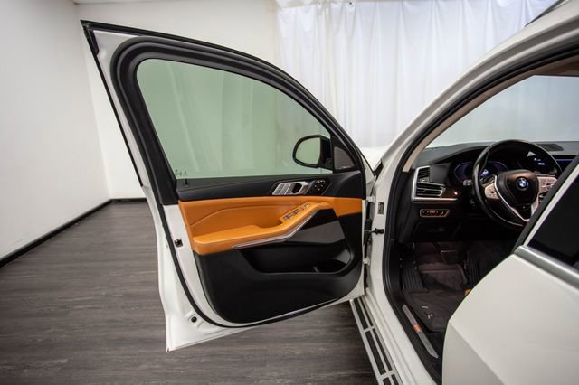 Used 2020 BMW X7 xDrive40i w/ Executive Package image 16