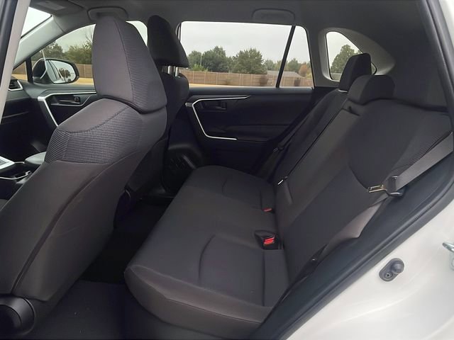 Used 2021 Toyota RAV4 LE image 18