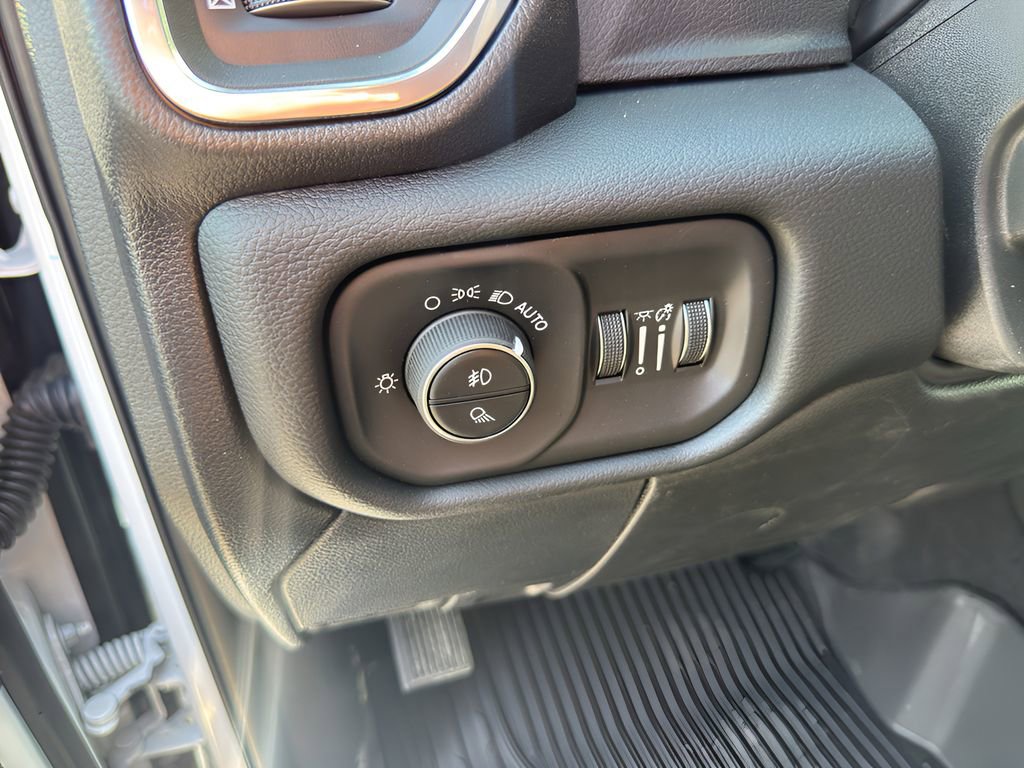 New 2026 RAM 3500 Laramie AWD/4WD image 21