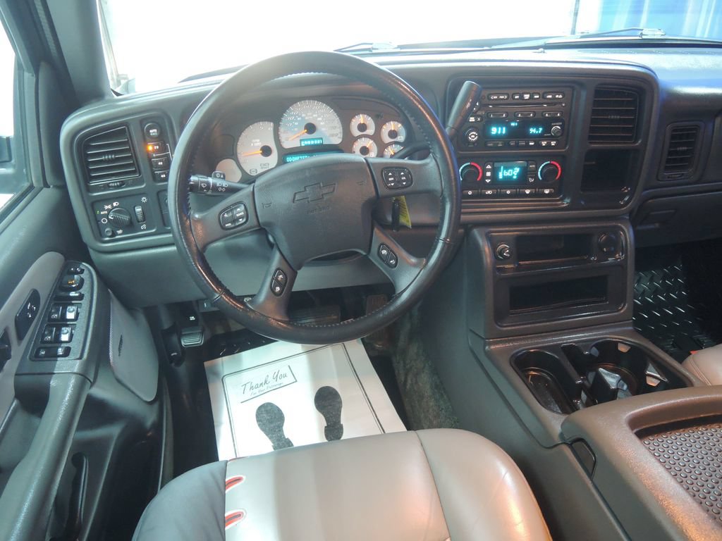 Used 2003 Chevrolet Avalanche 4x4 w/ The North Face Edition image 13