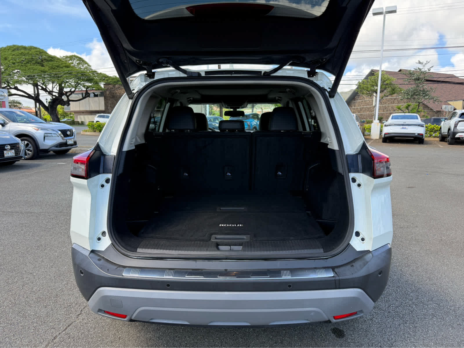 Used 2021 Nissan Rogue SL w/ Premium Package FWD image 11