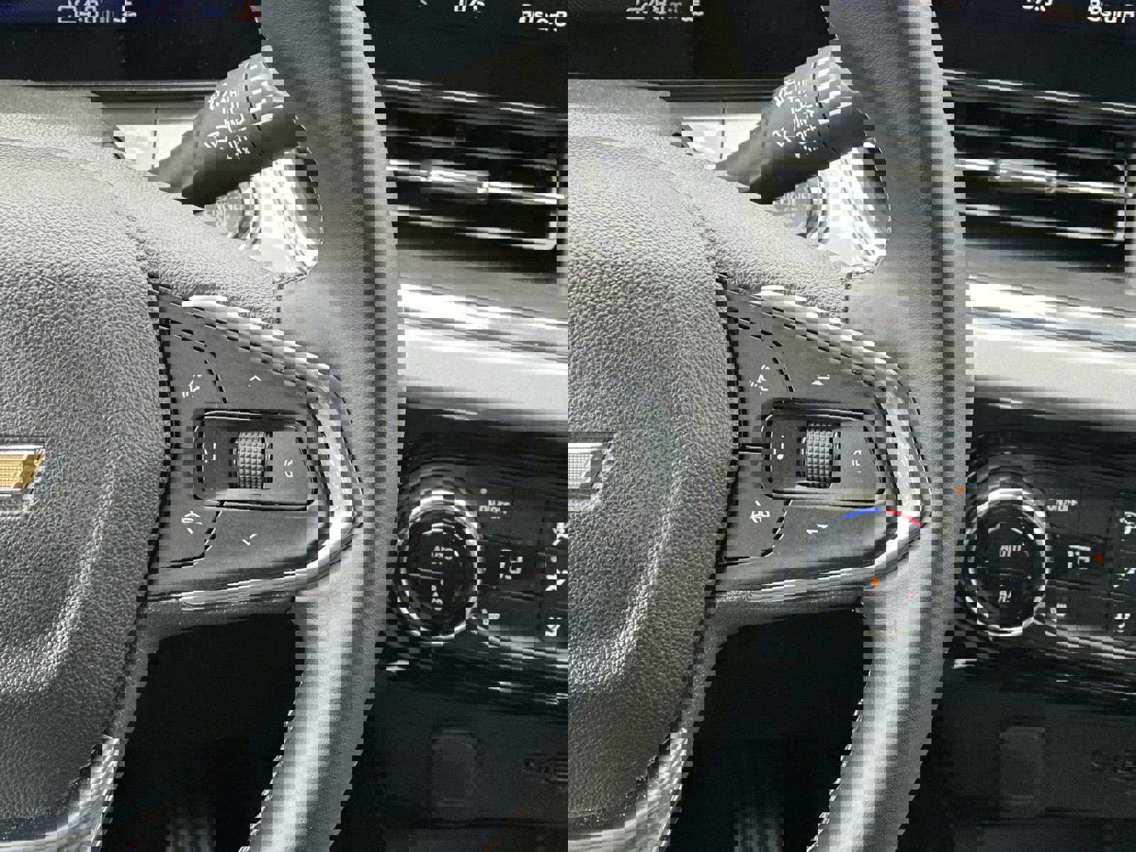 Used 2025 Chevrolet Trax LT w/ LT Convenience Package image 21