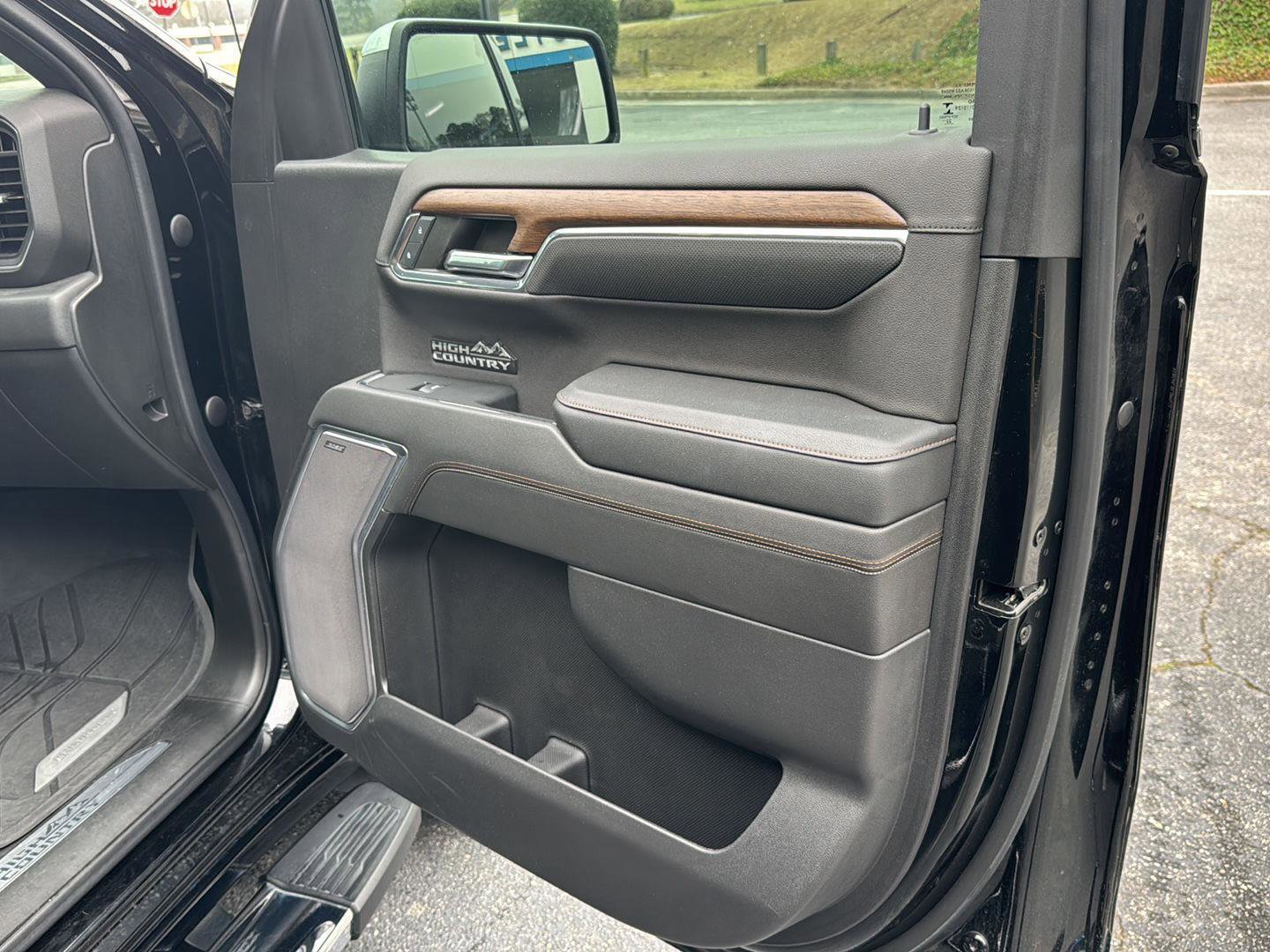 Used 2023 Chevrolet Silverado 1500 High Country w/ Technology Package AWD/4WD image 13