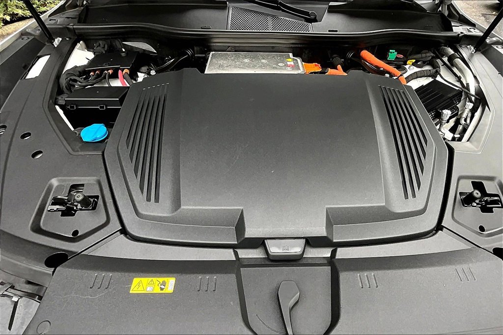 Used 2022 Audi e-tron S Premium Plus w/ 21" Black Optic Package image 30