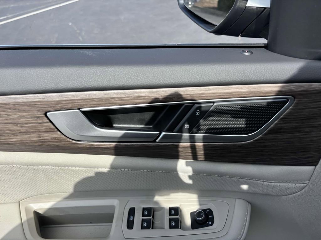 New 2025 Volkswagen Atlas SEL image 12
