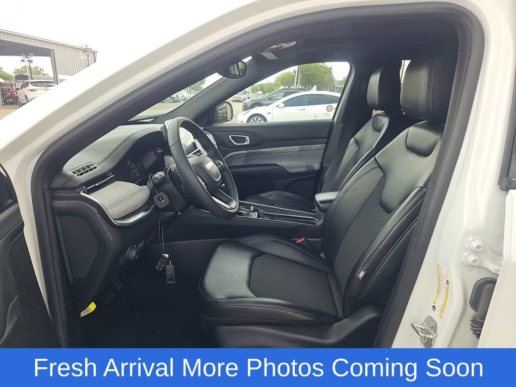 Used 2025 Jeep Compass Latitude w/ Sun & Sound Group image 11
