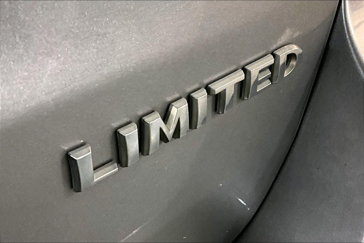 Used 2017 Jeep Grand Cherokee Limited RWD image 34