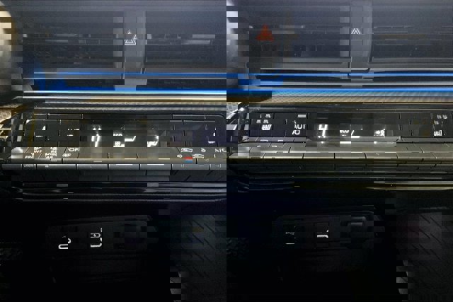 Used 2025 Toyota Prius XLE image 33