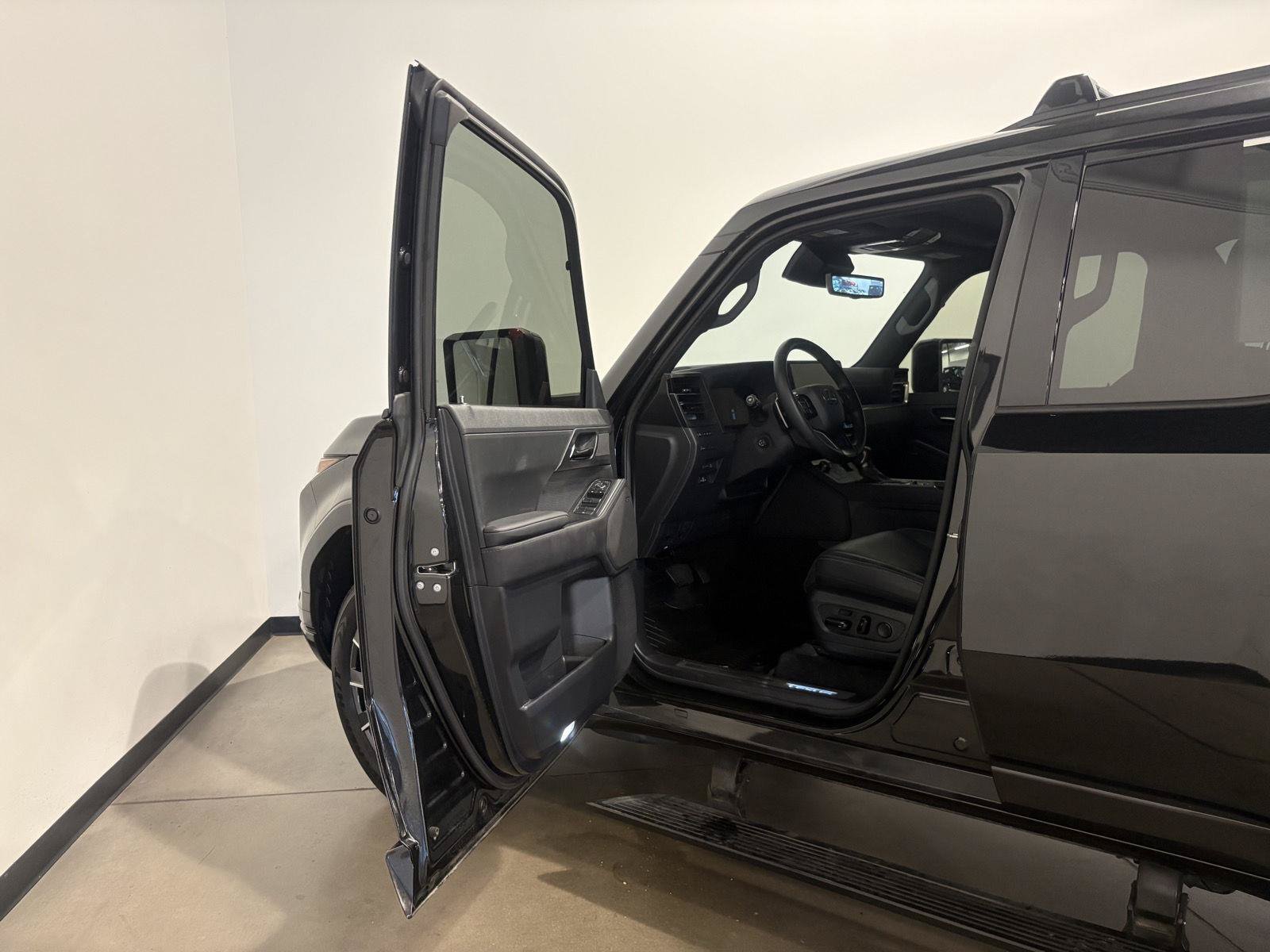 Used 2025 Lexus GX 550 w/ Accessory Package (2T) AWD/4WD image 12
