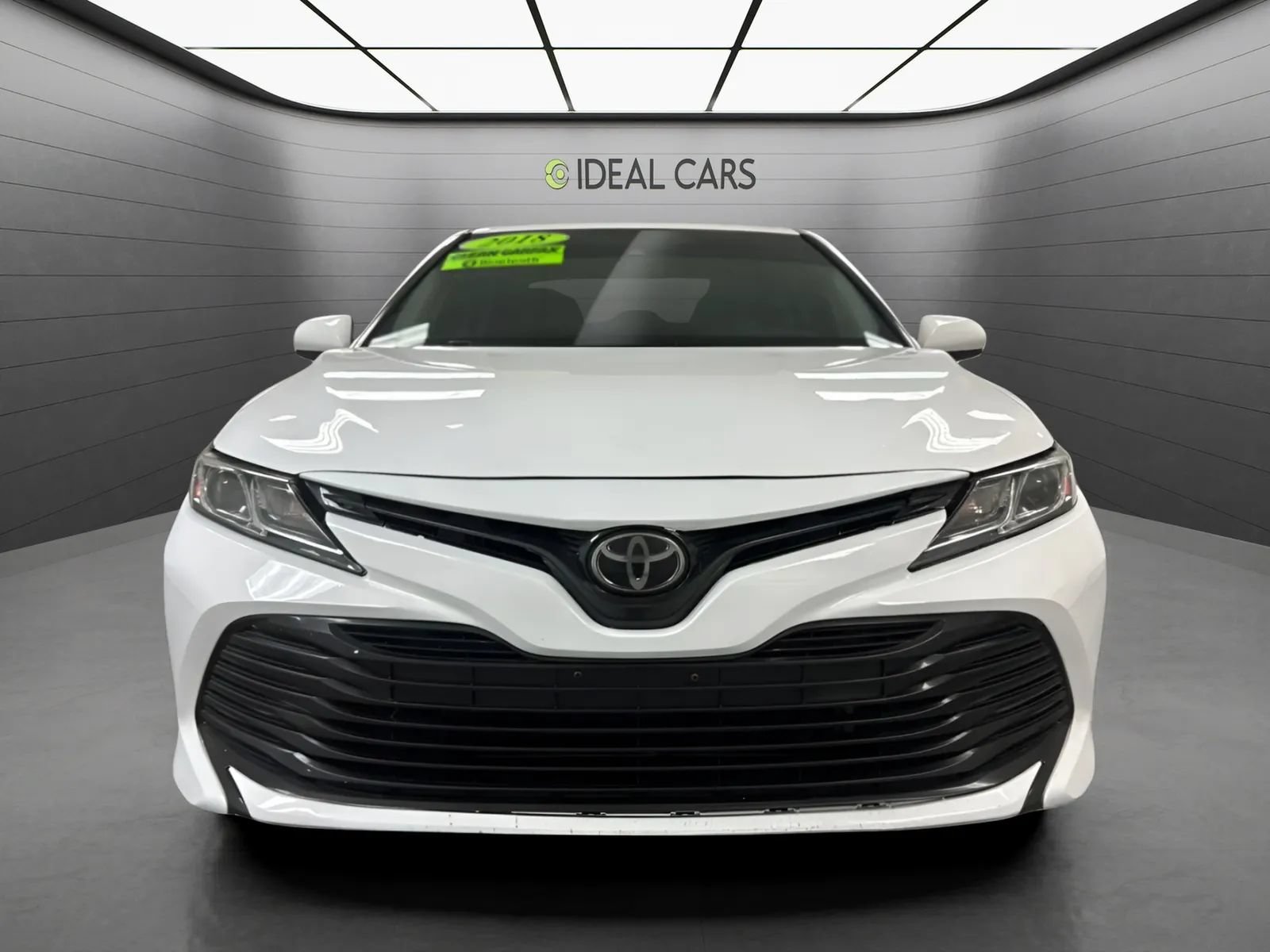Used 2018 Toyota Camry LE FWD image 2