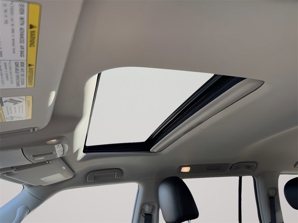 Used 2023 Nissan Armada SL w/ Captain's Chairs Package image 19