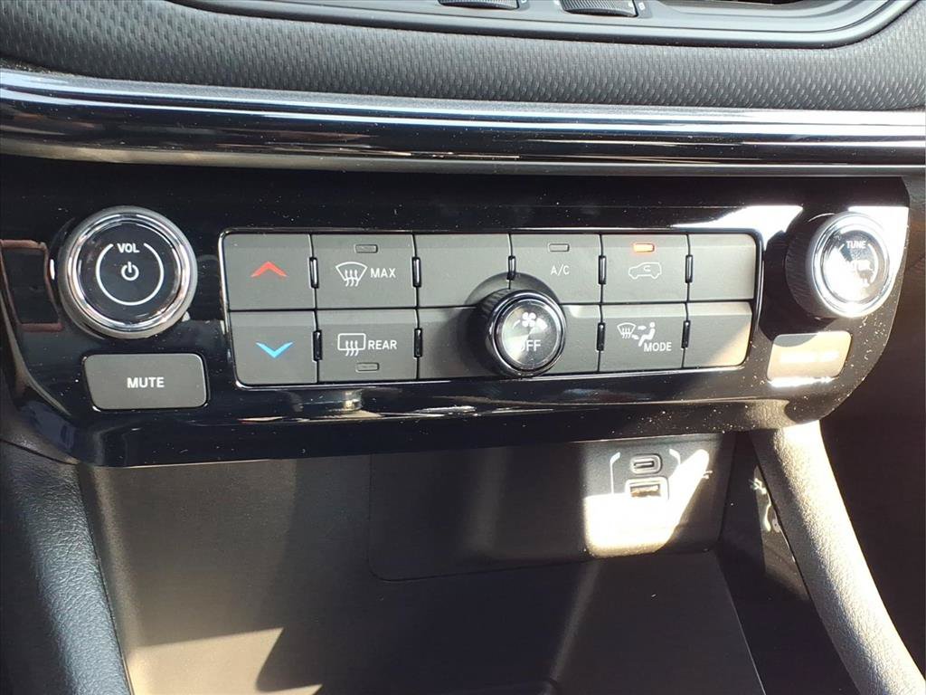 New 2026 Jeep Compass Latitude AWD/4WD image 17