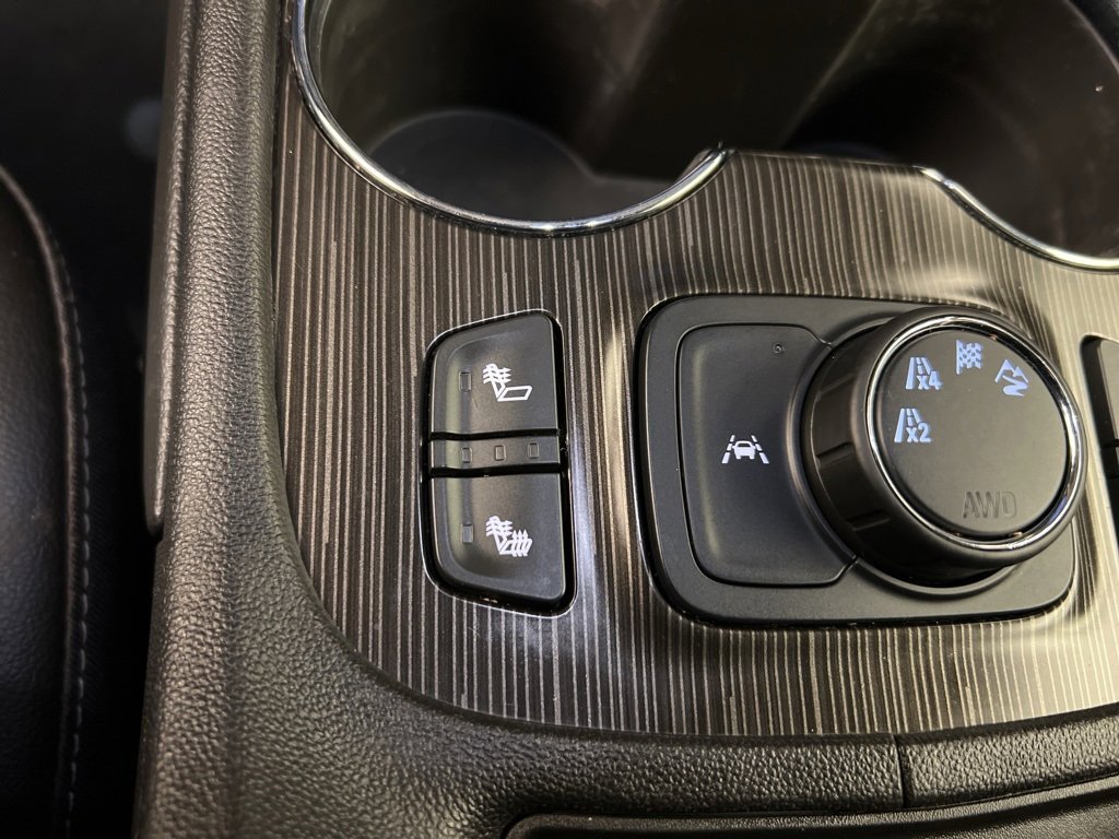 Used 2021 GMC Acadia SLT w/ Elevation Edition image 16