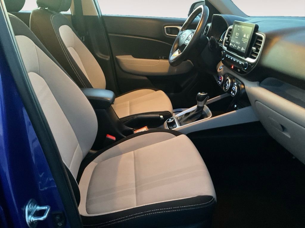 Used 2025 Hyundai Venue SEL FWD image 15