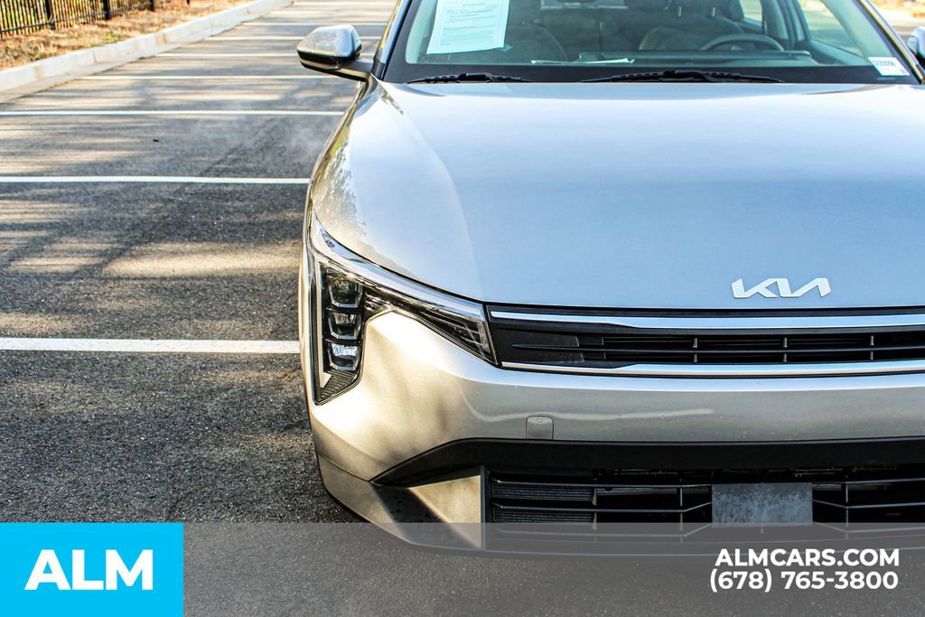Used 2025 Kia K4 LXS image 12